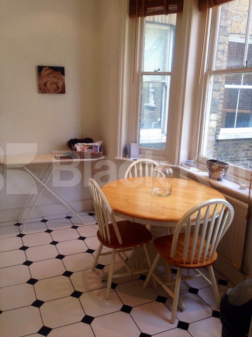 			LET , 2 Bedroom, 1 bath, 1 reception Apartment			 Gauden Road, Clapham North 